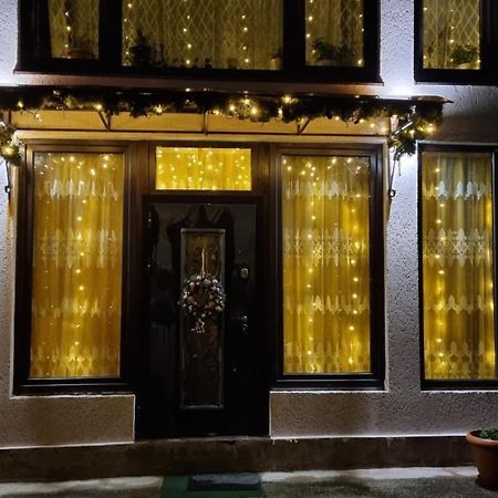 Гостевой Дом "Даниэлла" Hotel Gagra Ngoại thất bức ảnh